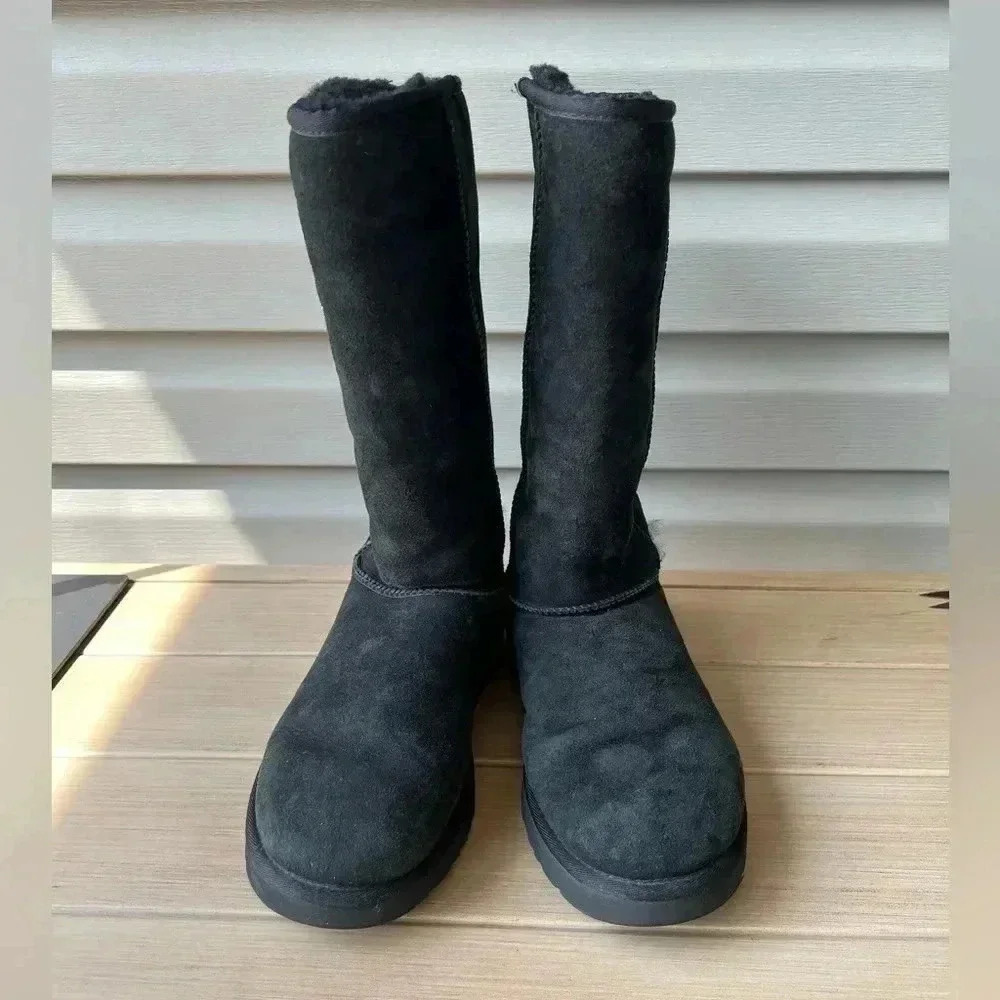 UGG Women’s Classic Tall Boot Black Sz 10